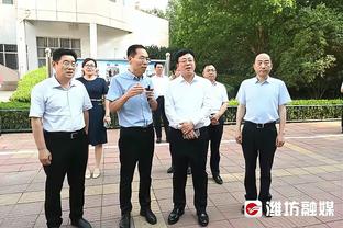 西汉姆中场阿尔瓦雷斯铲翻萨卡后，加布里埃尔喷道：你个脏X