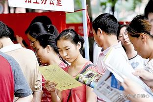 朱芳雨客场Vlog：到达四川球馆 女董事长耿洁亲自迎接 热情拥抱